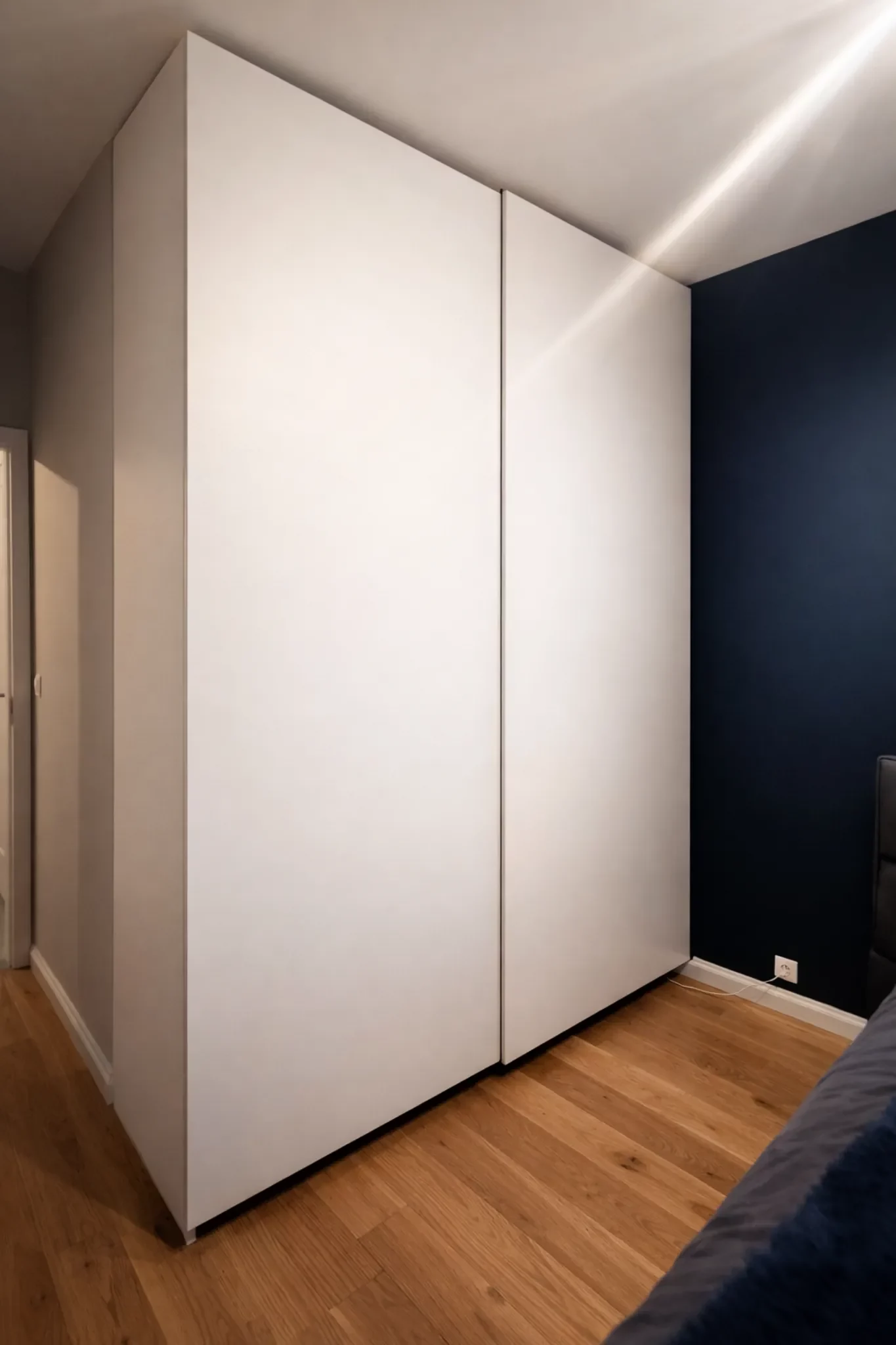 szafa na wymiar front bialy zamknieta