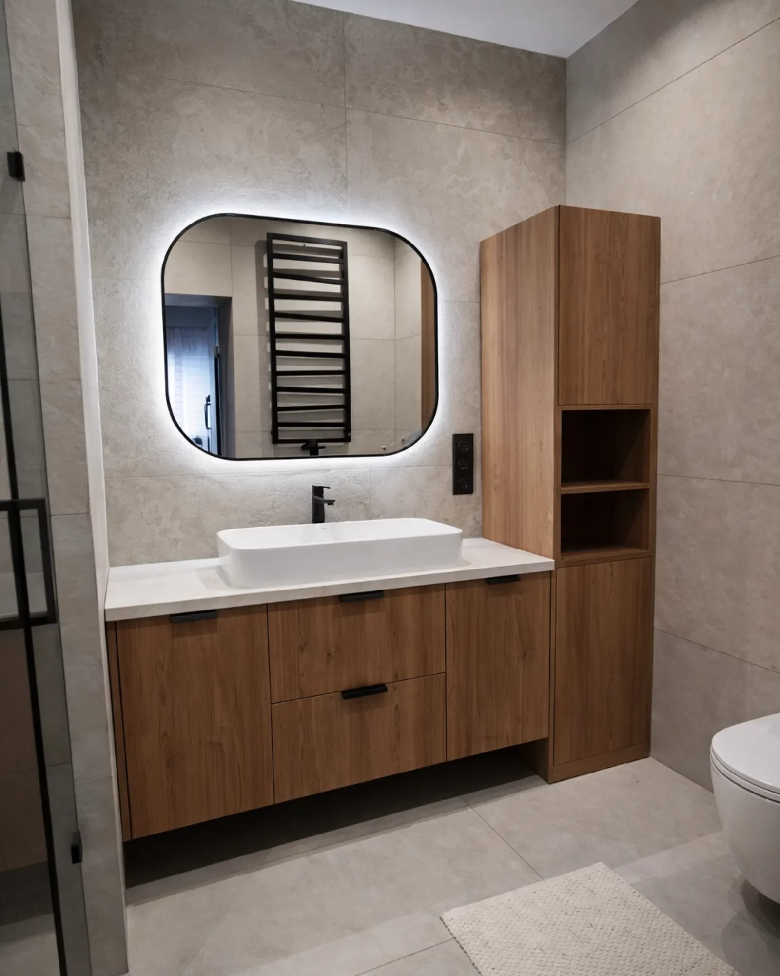 lazienka szafka wysuwana kosz