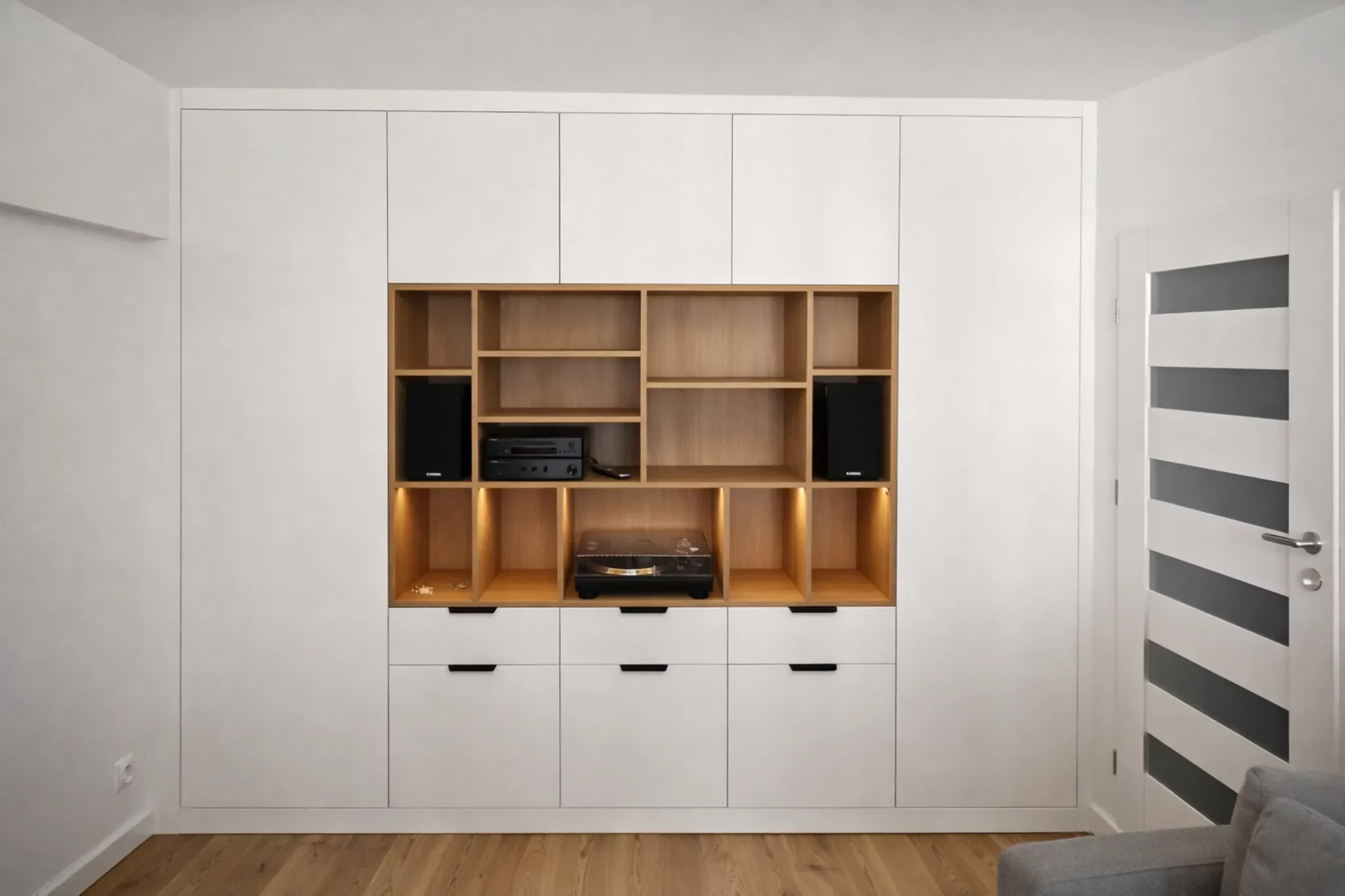 szafa na wymiar biala drewno polki audio